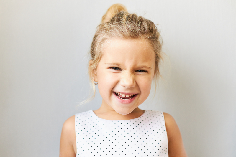 a che età cadono i denti da latte